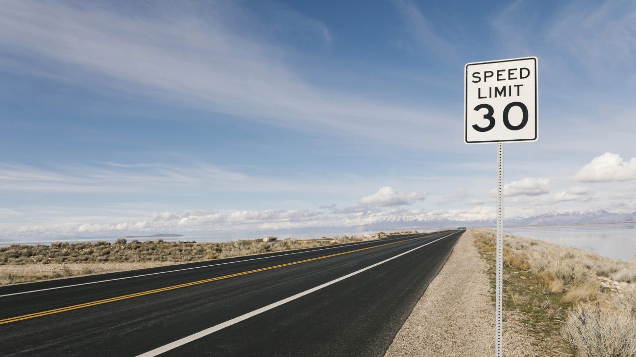 USA, Utah, Salt Lake City, Empty road with speed limit sign