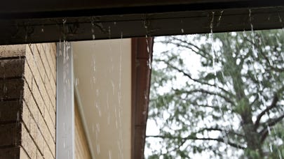 Does homeowners insurance cover roof leaks?