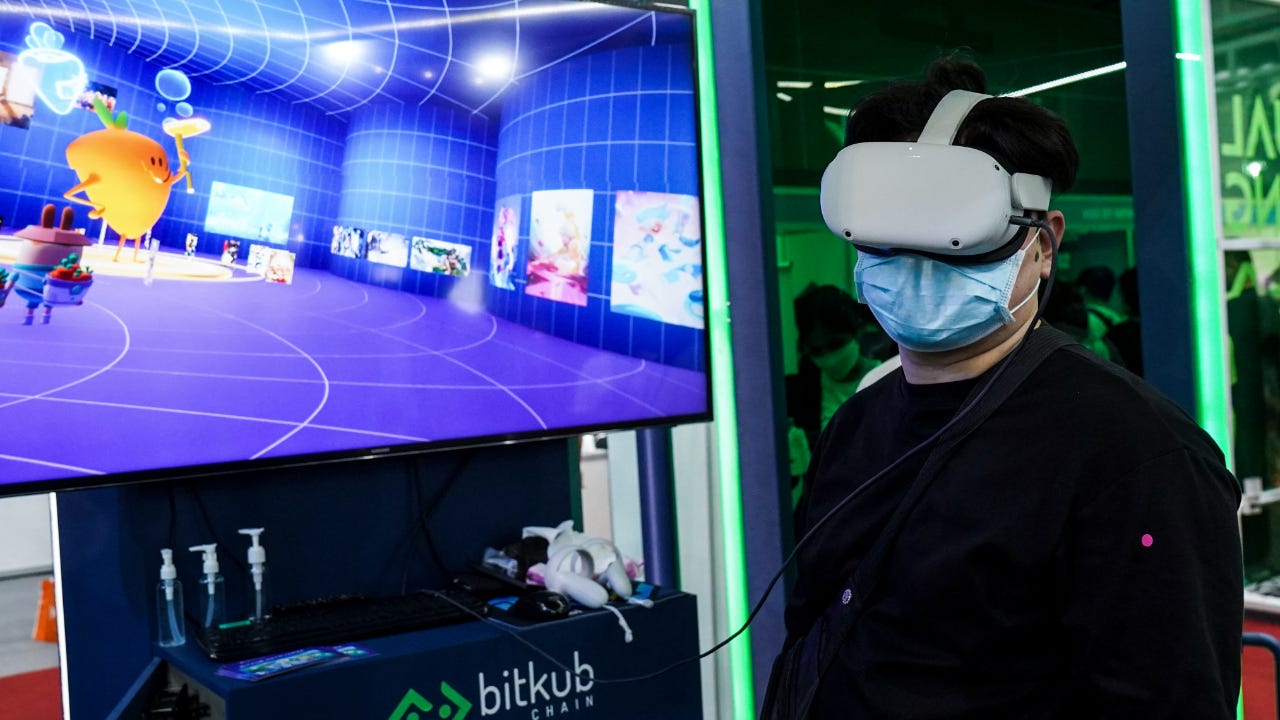 Man experiences metaverse in Thailand