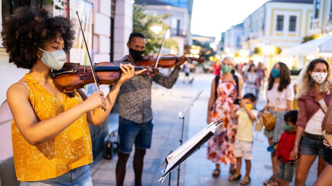 Musicians playing violins outside
