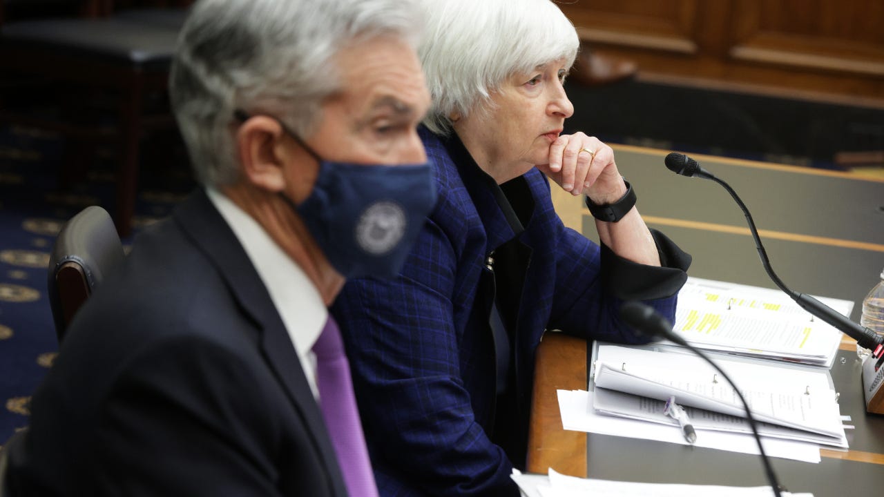Fed chair Jerome Powell and Treasury Secretary Janet Yellen sit at a table