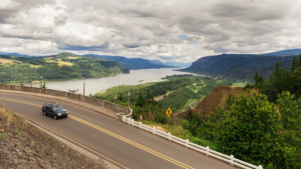 car driving on road near the Overlook view of the Columbia River gorge in Oregon