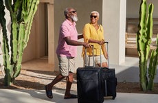 couple arriving on vacation