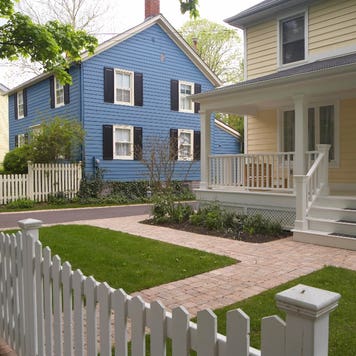 Three single-family homes in a Florida neighborhood