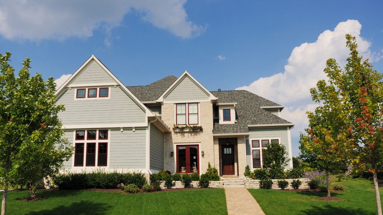 SIngle-family luxury home in Indiana suburb