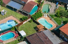 5 signs your swimming pool needs remodeling