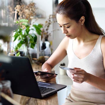 woman online shopping at home