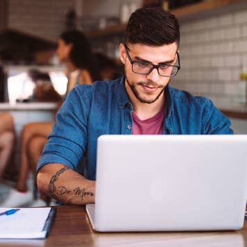 man working on his laptop in a cafe