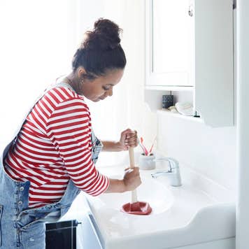 How to unclog a sink