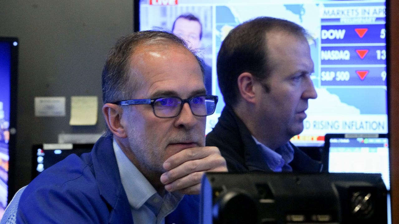 Traders watch stock market