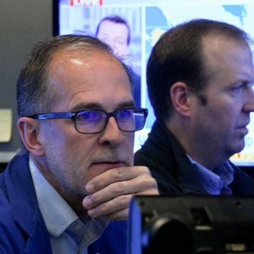 Traders watch stock market