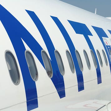 united airlines plane exterior