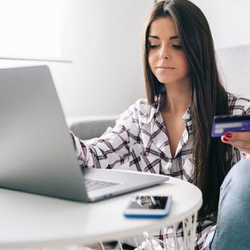 girl shopping online