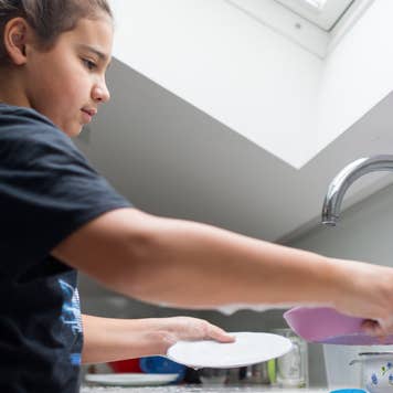 Washing a dish using a smart facuet