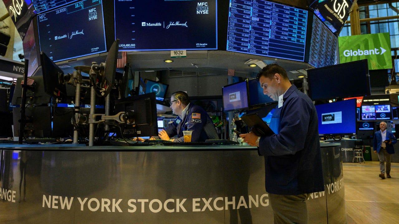 Traders om the floor of the New York Stock Exchange