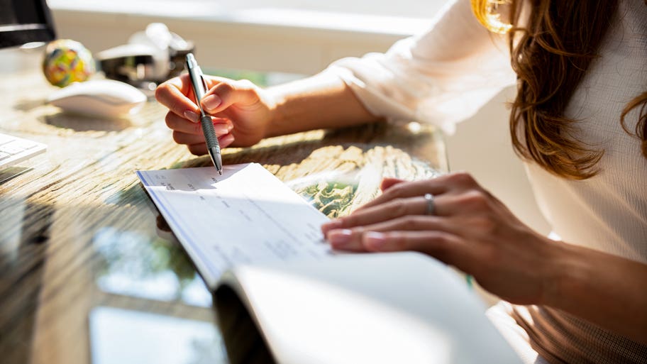 How to Order Checks Online: Where To Order and How Many Checks Come in ...