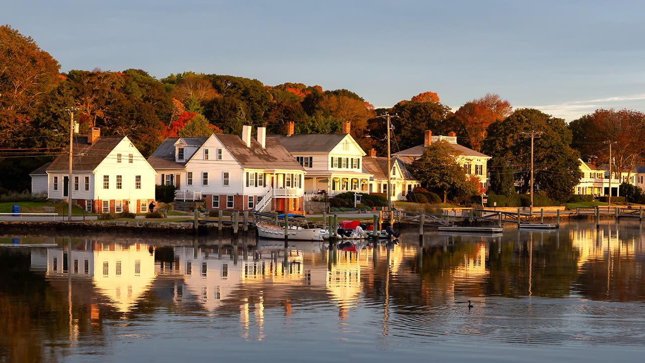 homes in mystic connecticut