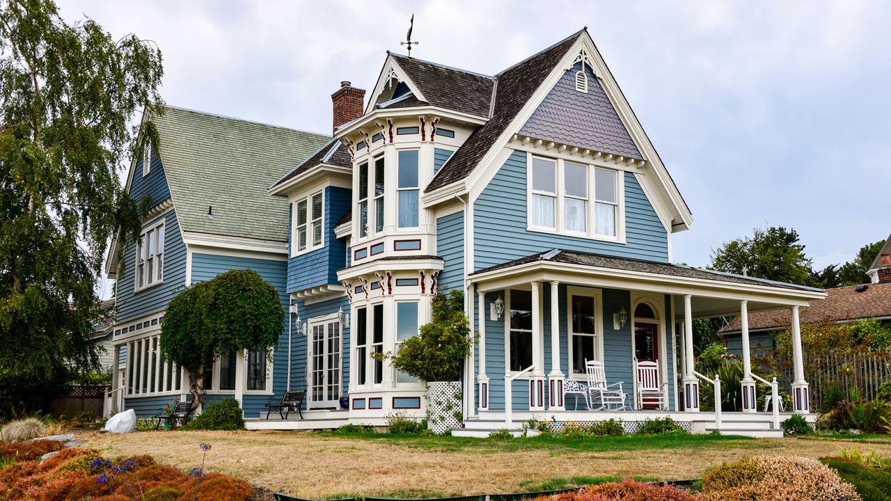 A Field Guide to American Houses: Exploring Architectural Styles  