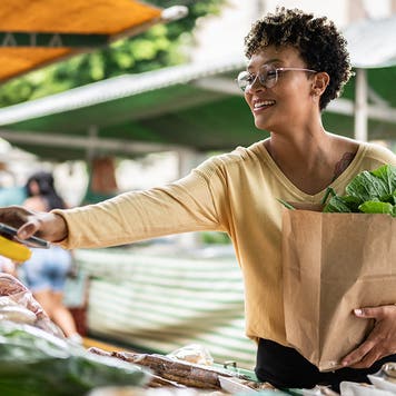 woman paying at a farmers market