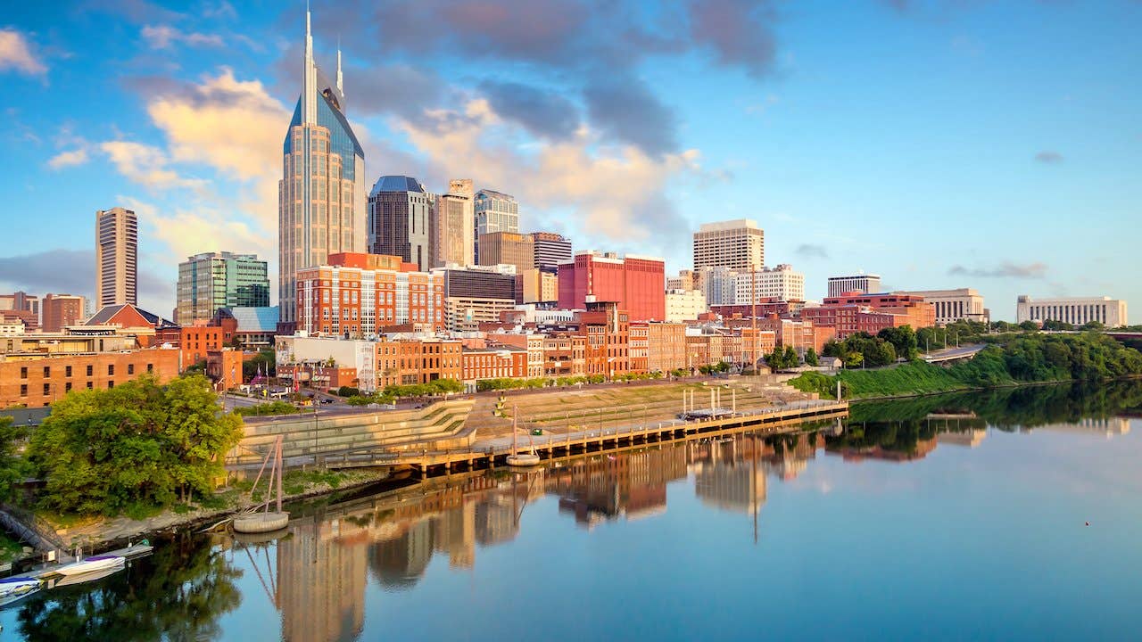 The skyline of Nashville, Tennessee, from the Cumberland river