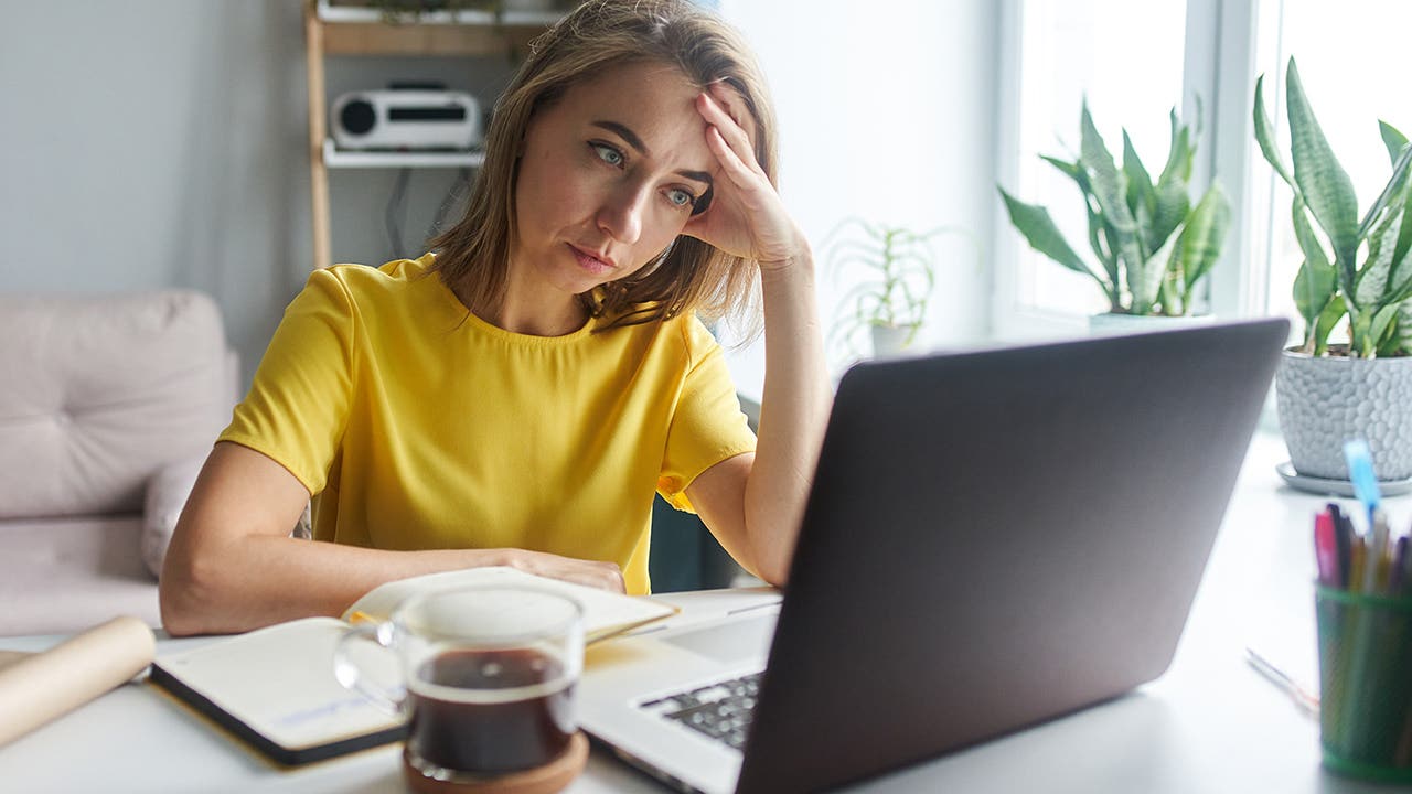 woman looking stressed at the computer