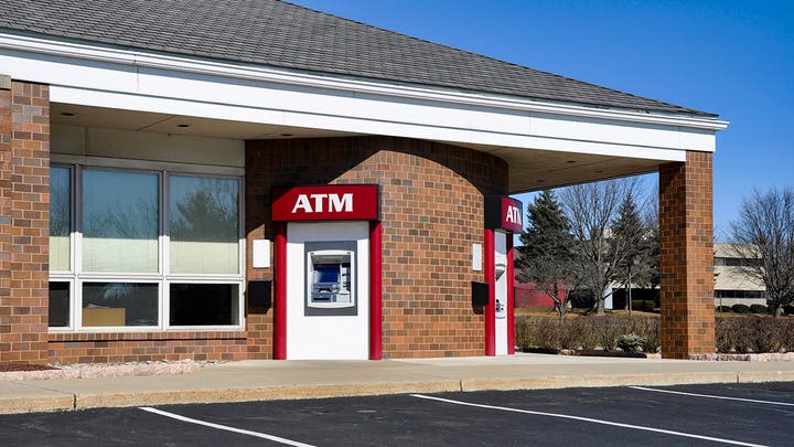 Pros And Cons Of Community Banks | Bankrate