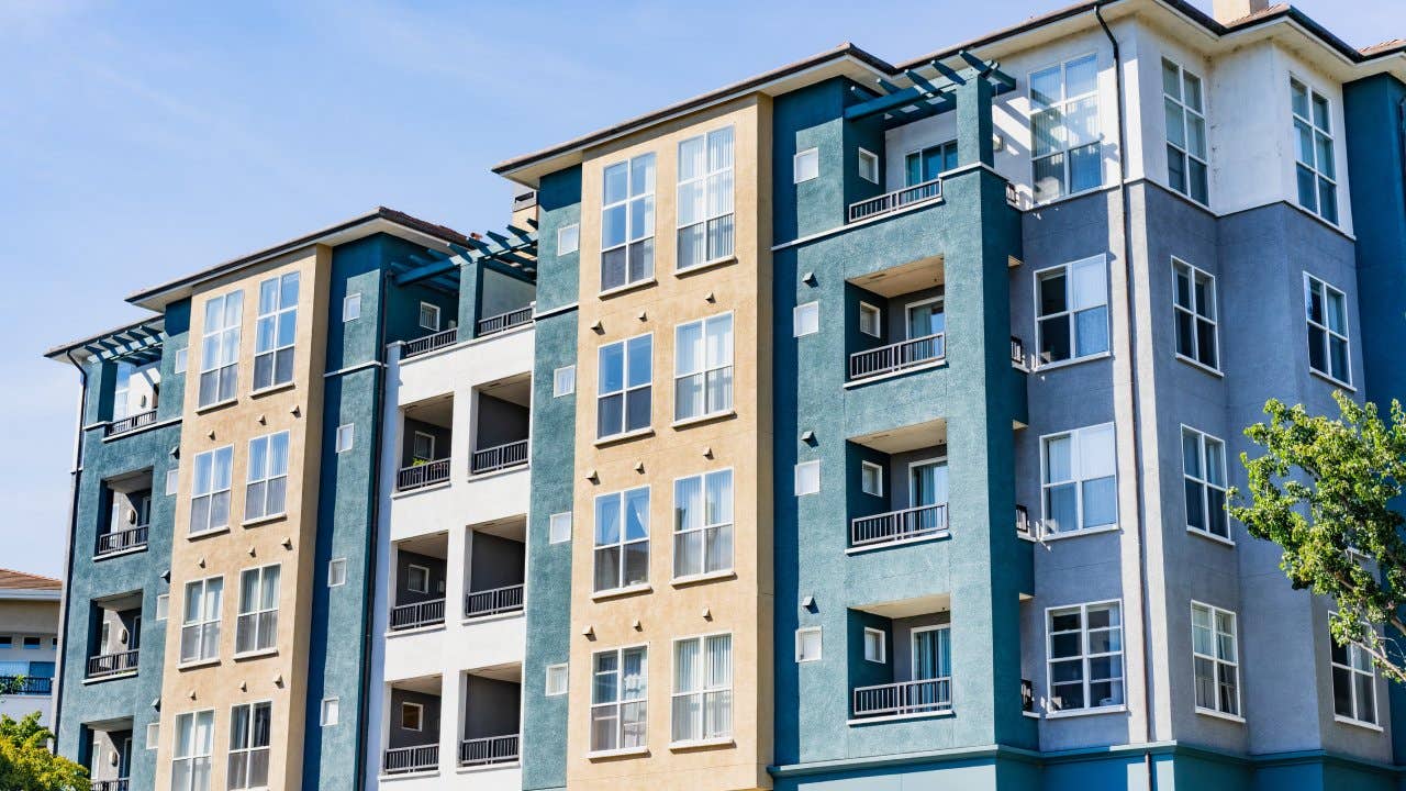 Exterior view of modern apartment building offering luxury rental units in Silicon Valley; Sunnyvale, San Francisco bay area, California