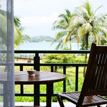 lockoff - lockout timeshare unit facing ocean with palmtrees