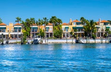 Waterfront residences on Hillsborough Bay in Tampa, Florida