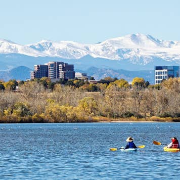 People kayaking on the Cherry Creek Reservoir in Denver, CO