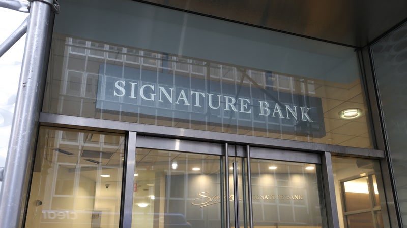 Signature Bank front of building