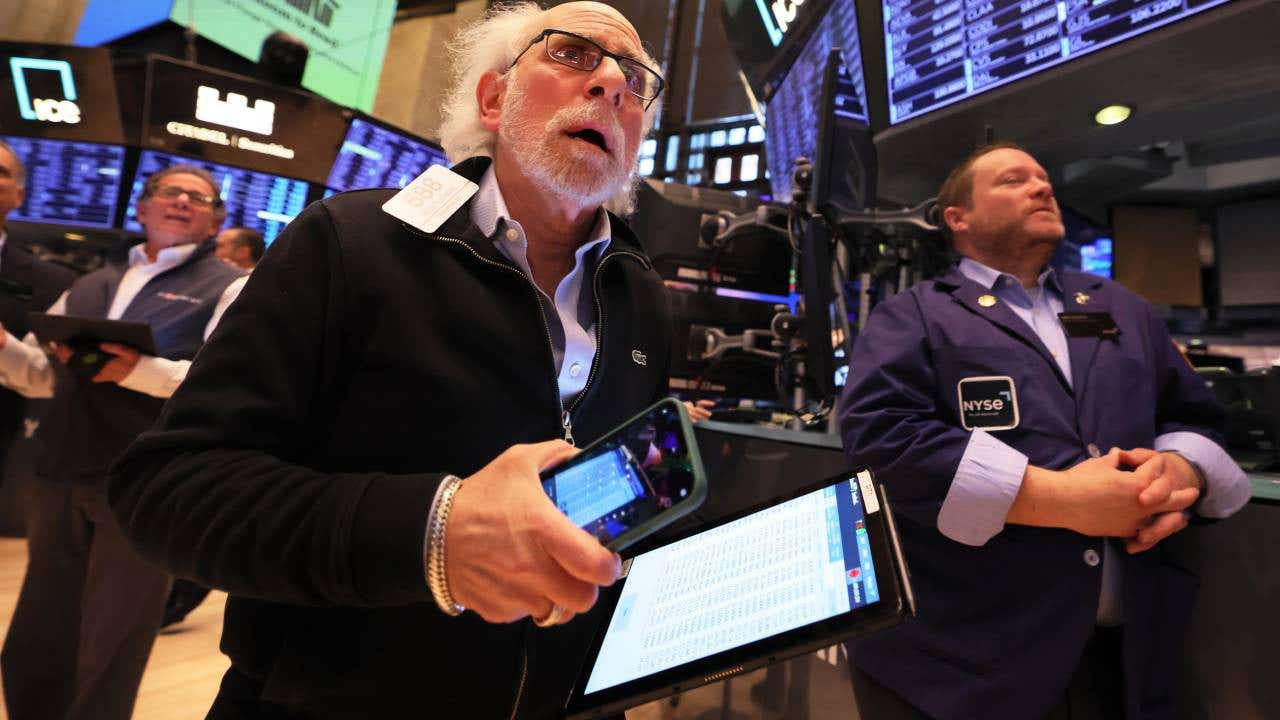 Traders on the floor of the NYSE