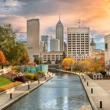 indianapolis housing market - view of skyline and central canal walk
