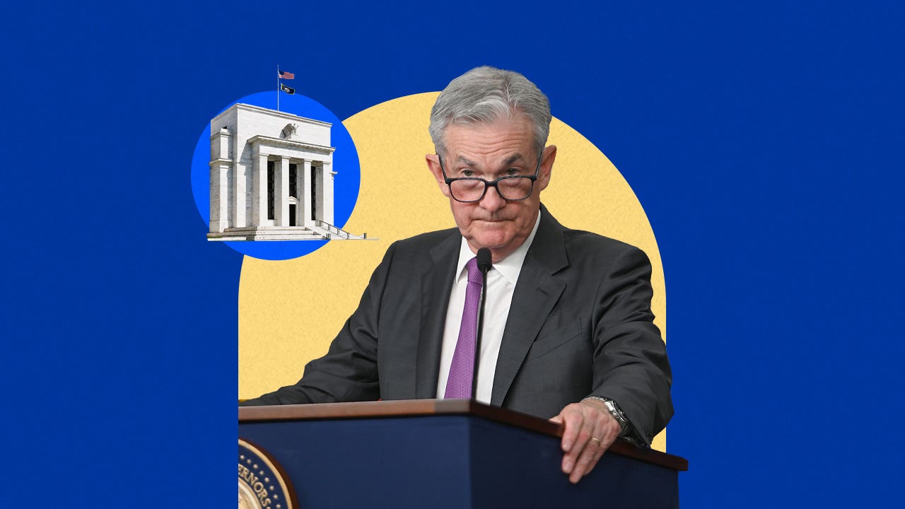 Jerome Powell looking stern at a podium