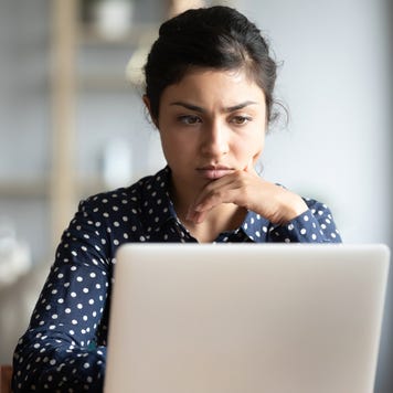 woman read email on laptop feels concerned