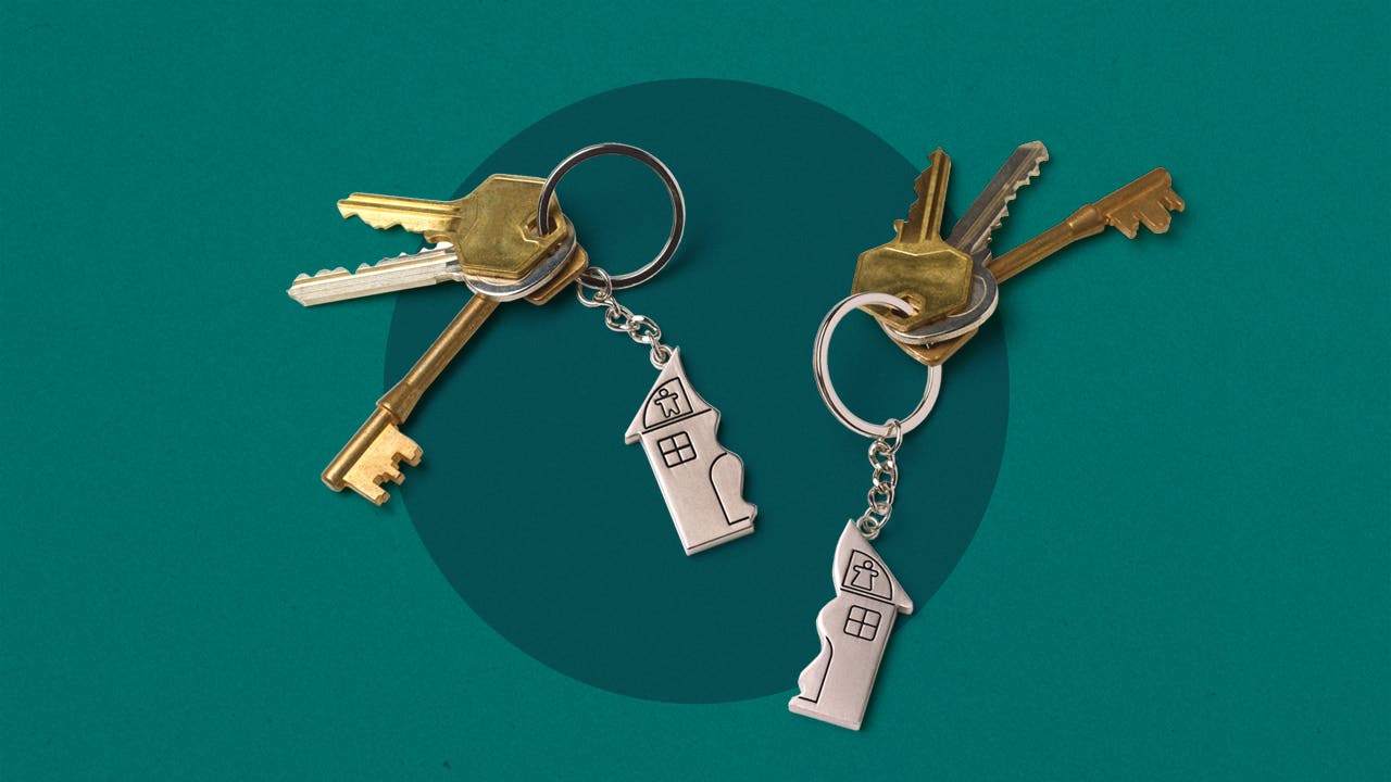 two sets of housekeys with a broken-home keychain