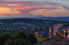 homes in happy valley oregon at sunset with mountains in background