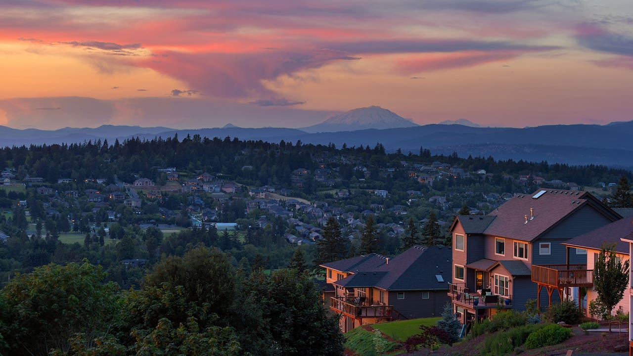 homes in happy valley oregon at sunset with mountains in background