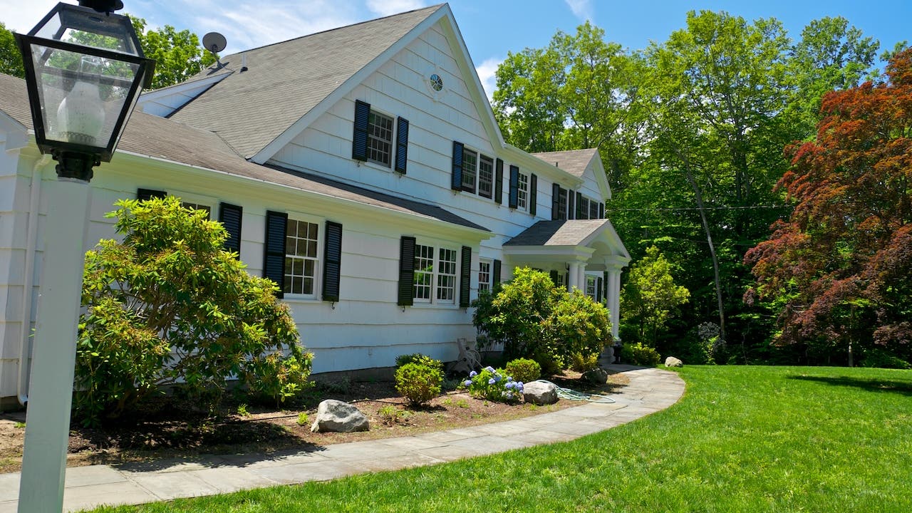 white colonial style home in connecticut