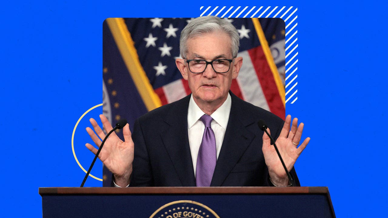Jerome Powell speaking at a podium