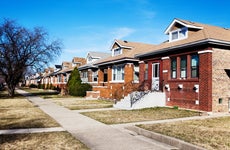 row of bungalow homes in chicago
