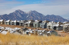 homes in boulder, colorado with mountains in background