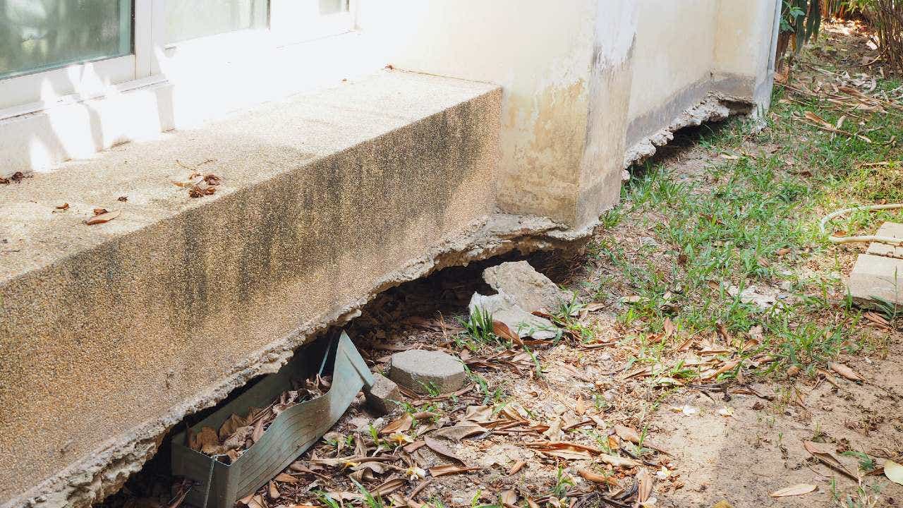 Damage to a house stoop