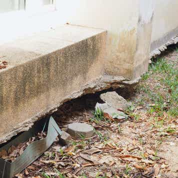 Damage to a house stoop