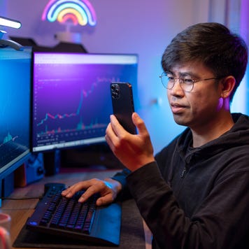 trading and currency trading app on his smartphone