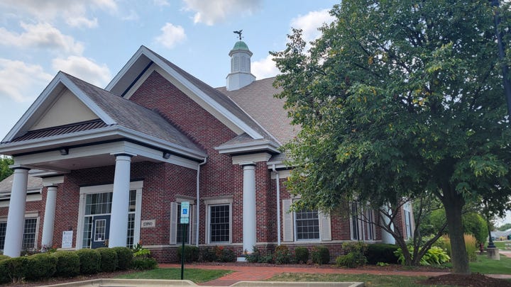 Reasons to Have a Local Bank | Bankrate