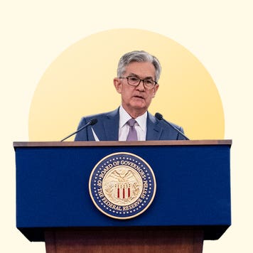 Image of Jerome Powell speaking from the Federal Reserve podium.