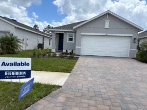 A home in Ft. Meyers, FL with a for sale sign out front